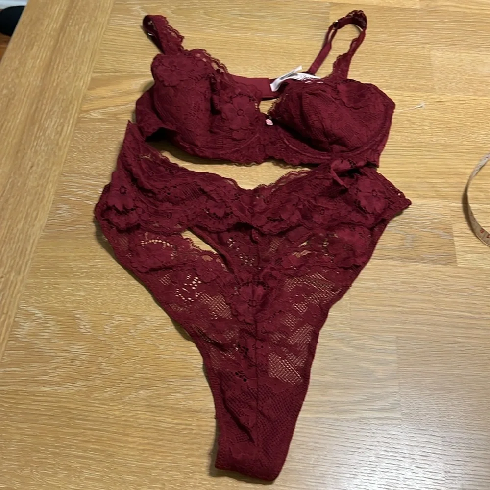 Victoria’s secret Dare to dream uplift Burgundy Lace balconette Teddy size L
